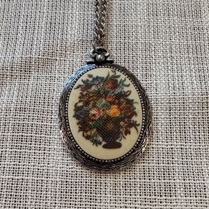 Floral Pendant Necklace